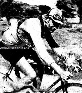 Escapada del belga Deloor en Cañavael, durante la etapa Salamanca-Cáceres de la Primera Vuelta Ciclista a España.