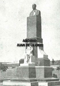 Estatua erigida en honor de Juan Muñoz Chaves en Cáceres. 1919.